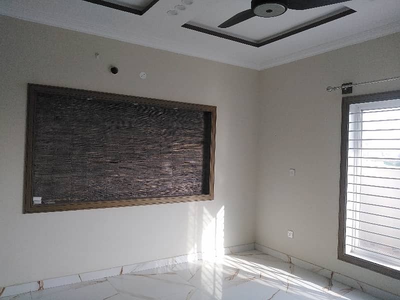 Avail Yourself A Great 3200 Square Feet House In I-8/2 8