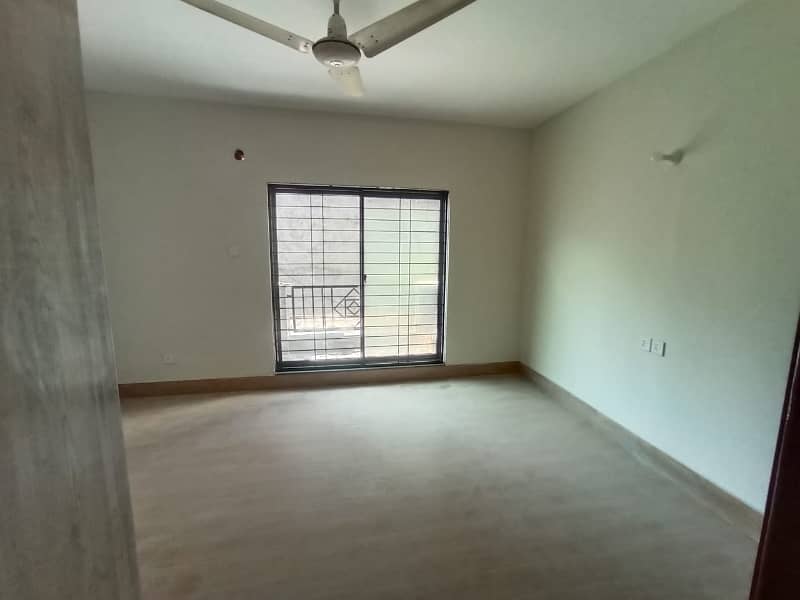 10 Marla Upper Portion Lower Portion Lock Independent Portion Facing Park Available For Rent In DHA 0