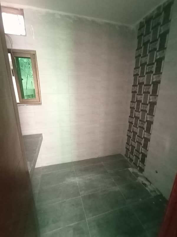 10 Marla Upper Portion Lower Portion Lock Independent Portion Facing Park Available For Rent In DHA 6