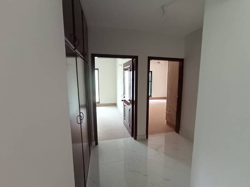 10 Marla Upper Portion Lower Portion Lock Independent Portion Facing Park Available For Rent In DHA 8