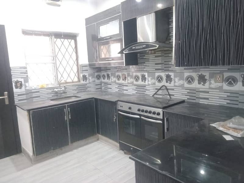 10 Marla Upper Portion Lower Portion Lock Independent Portion Facing Park Available For Rent In DHA 11