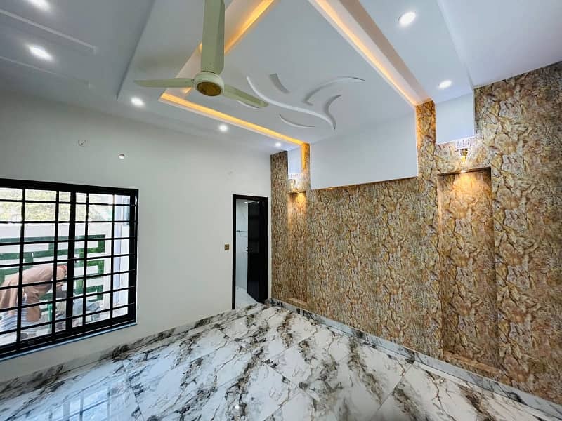 A Prime Location House Of 10 Marla In Central Park - Block A 0