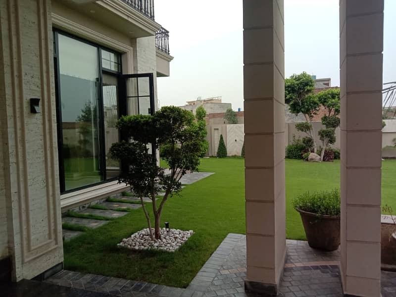 Centrally Located House In DHA Phase 8 - Ex Park View Is Available For sale 1