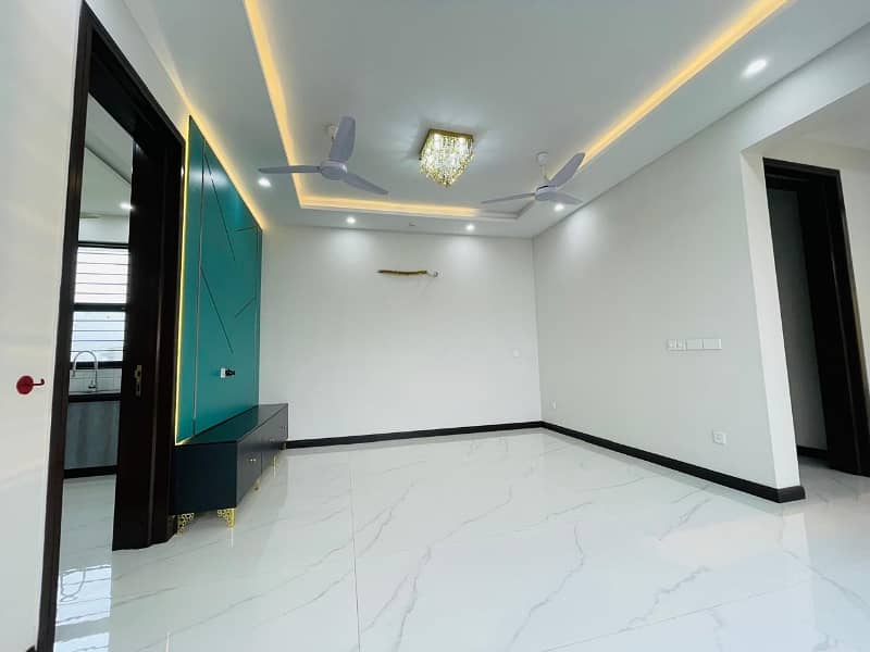 Owner Built Mazhar Muneer Design House In DHA Lahore Phase 7 T Block Full Basement House For Sale 4