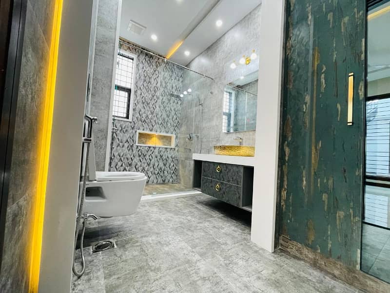 Owner Built Mazhar Muneer Design House In DHA Lahore Phase 7 T Block Full Basement House For Sale 6