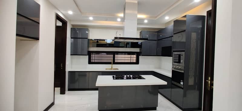 Owner Built Mazhar Muneer Design House In DHA Lahore Phase 7 T Block Full Basement House For Sale 48