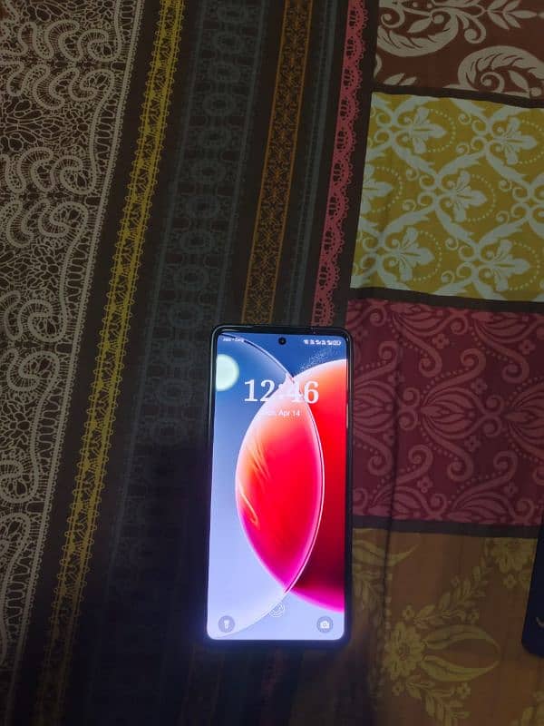 tecno cammon 30 12\256 good condition fast and good phone 6