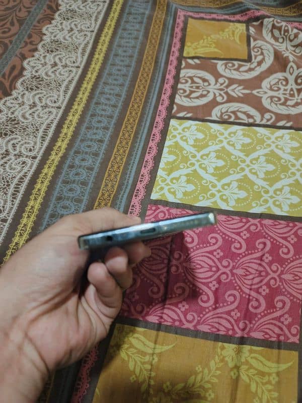 tecno cammon 30 12\256 good condition fast and good phone 9
