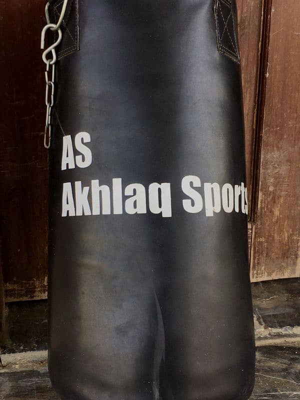 This punching bag is brand new, only used for two days. 3