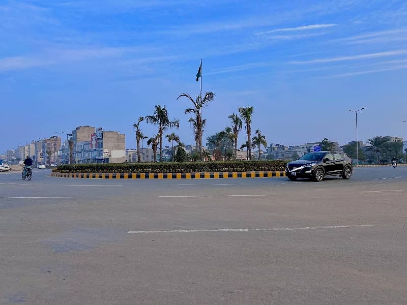 Prime Location Park View City - Platinum Block Residential Plot For sale Sized 5 Marla 1
