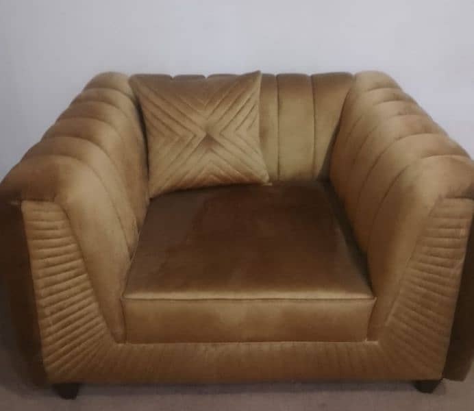 seven seater sofa in excellent condition colour golden 2