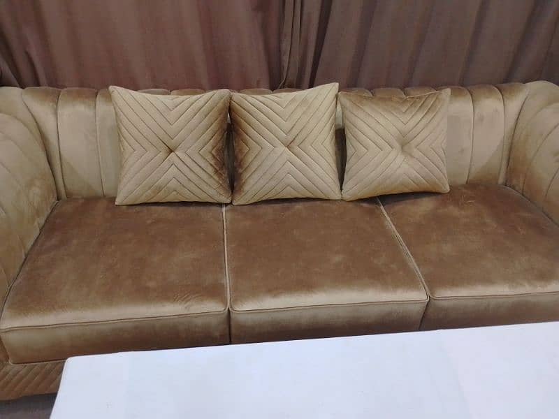 seven seater sofa in excellent condition colour golden 3