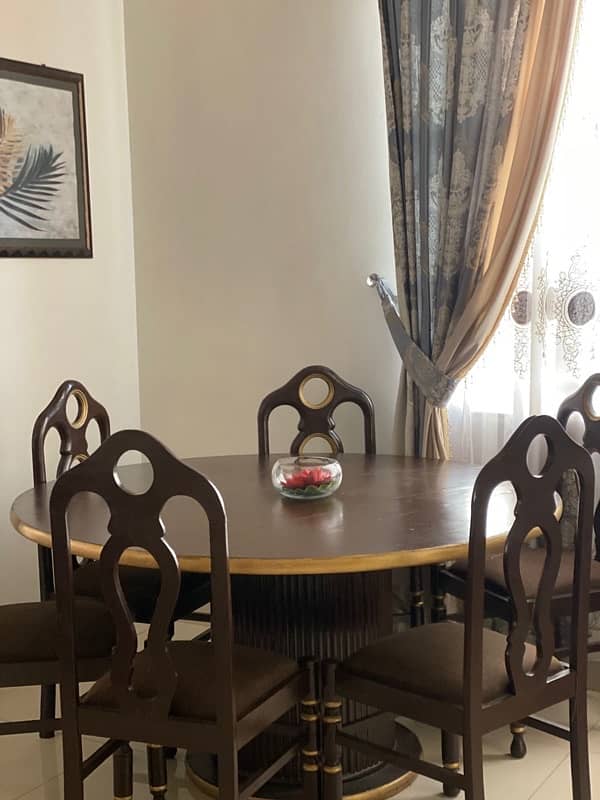 6 chairs dining table newly polished. 0