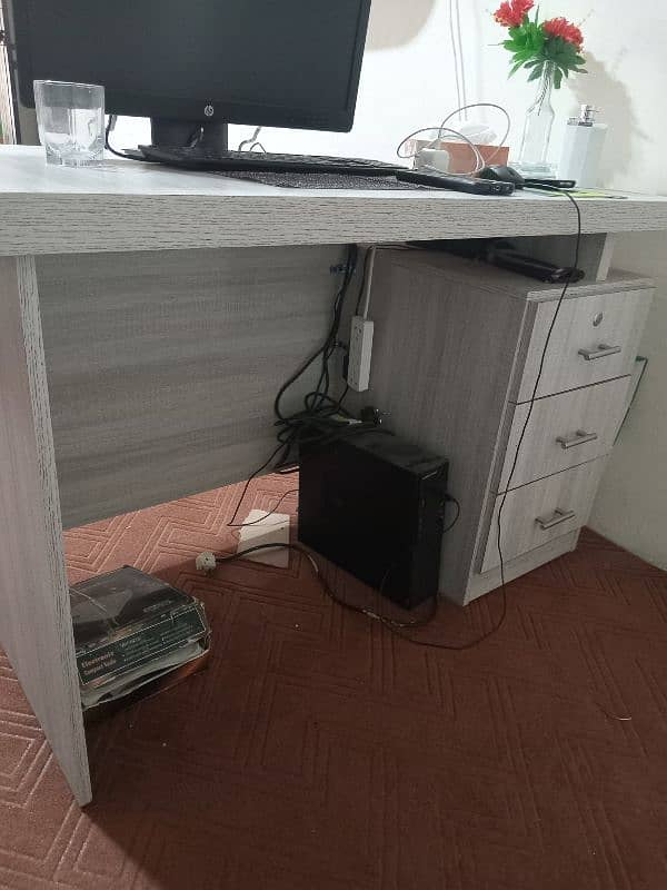 new office table 10/10 condition call 03008811919 2