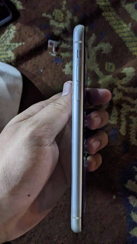 iphone 11 white color 64 GB Non PTA Exchange possible with good phones 6