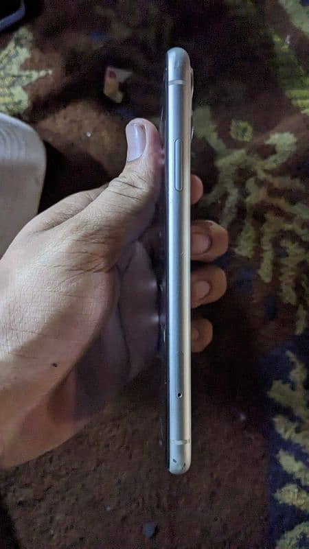 iphone 11 white color 64 GB Non PTA Exchange possible with good phones 7