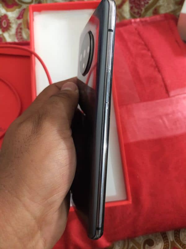 one plus 7T for sale Original box and chrger 2