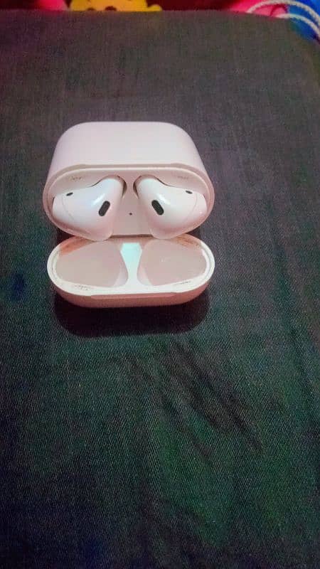 Apple Airpords 2nd generation 3