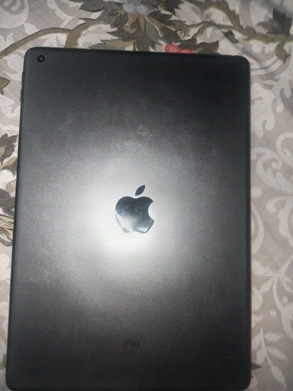Apple IPad 8th generation 10/10 condition 4