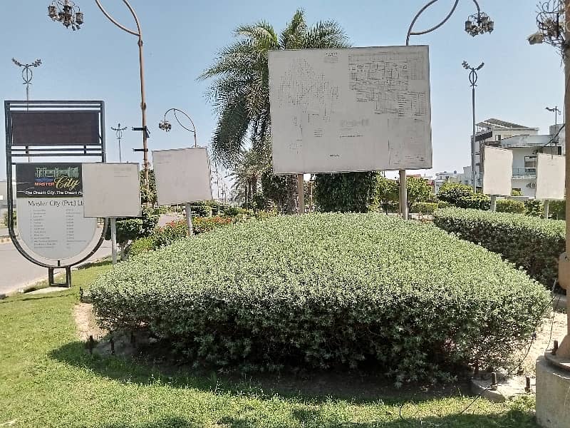 Facing Park 5 Marla Open File Block D Available For Sale 9