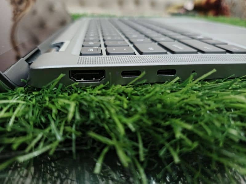 DLatitude 14" 7440 2 in 1 i7 13 generation 2