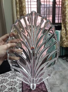 Leaf style beautiful glass tray