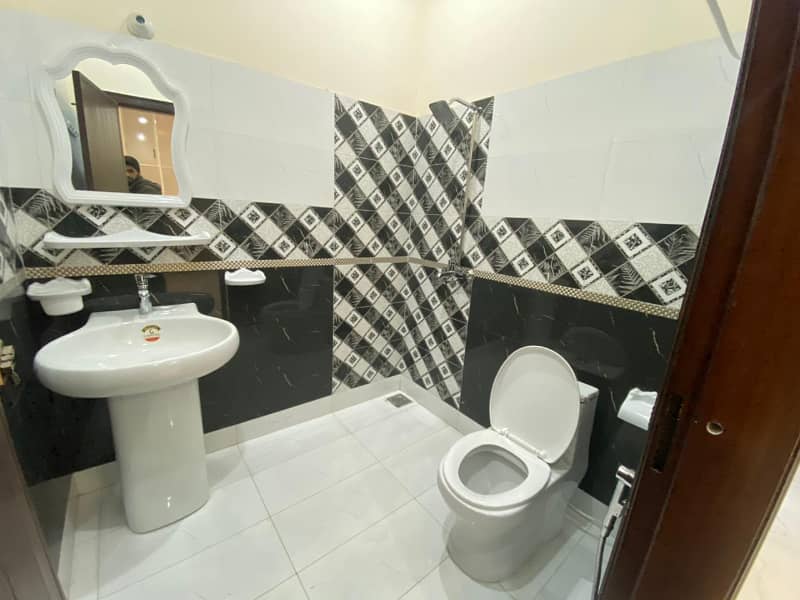 The Most Beautiful 3 Marla Corner House In Ali Park Near Bhatta Chowk Lahore Cantt ( Registry + Inteqal ) 9