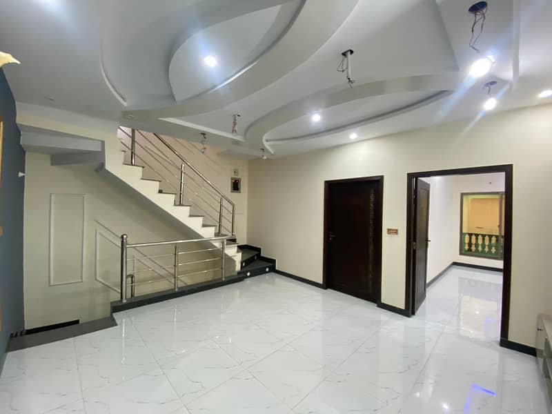 The Most Beautiful 3 Marla Corner House In Ali Park Near Bhatta Chowk Lahore Cantt ( Registry + Inteqal ) 13