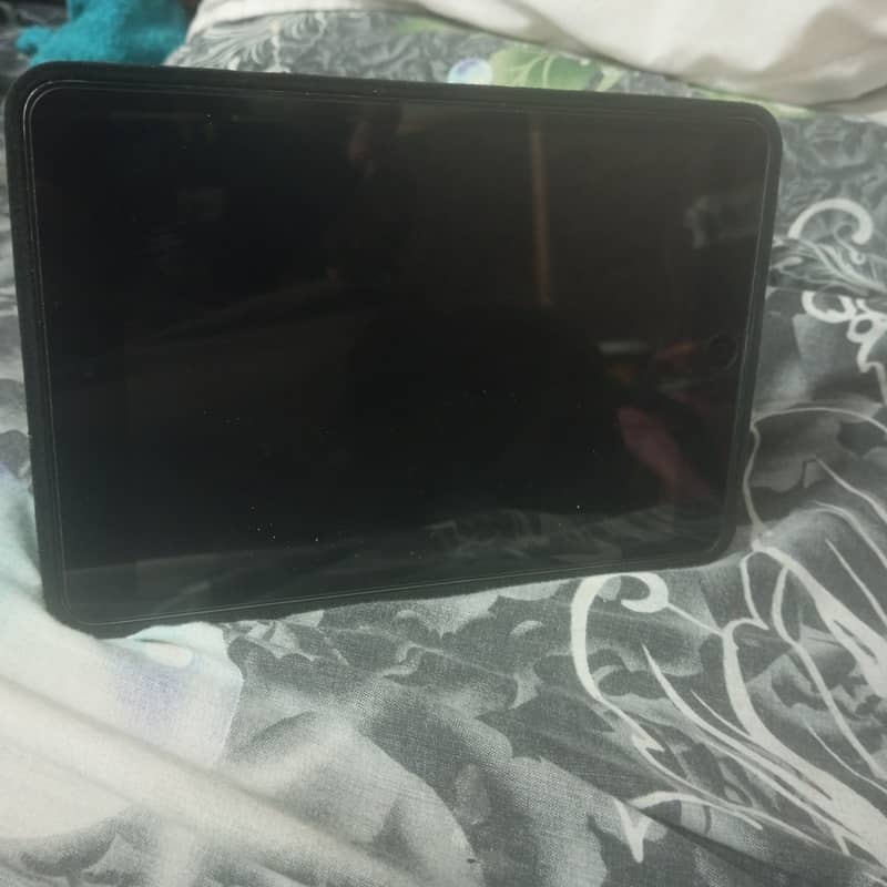 Tablet apple company for sale model no MF433LL/A 0