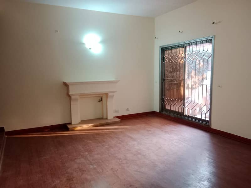 2 Kanal Modern Design Used House For Sale In DHA Phase 1 Block D 7