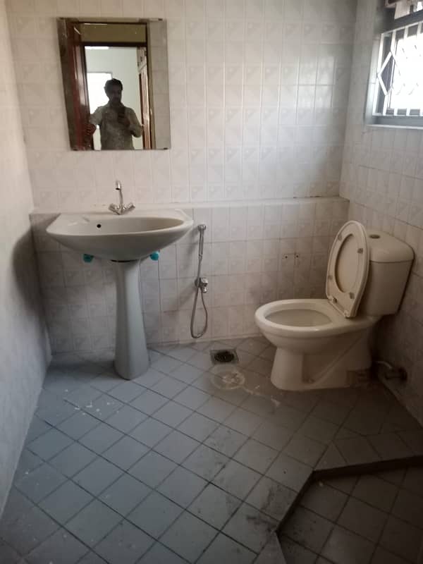 2 Kanal Modern Design Used House For Sale In DHA Phase 1 Block D 19