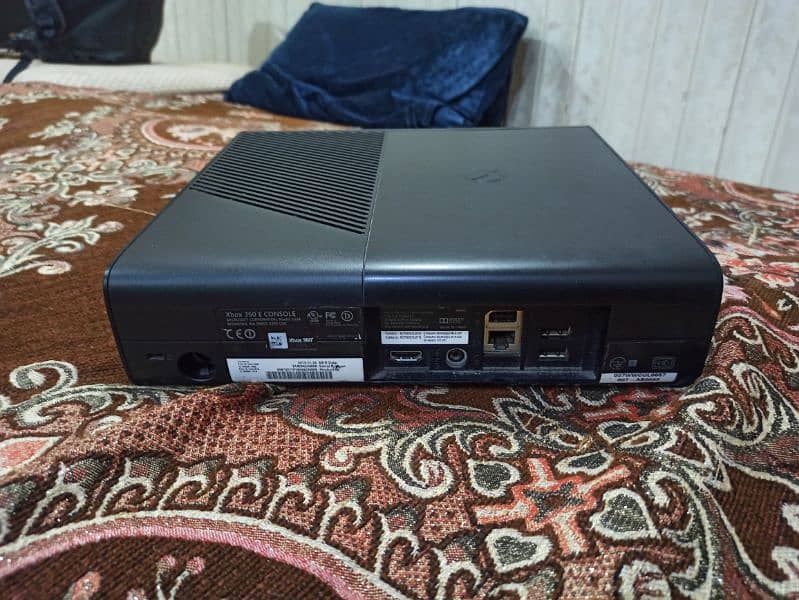 Xbox 360 with 60 already installed 3