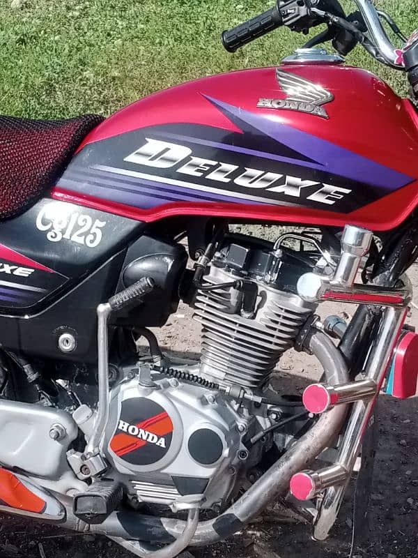 Red colour deluxe 2017 model 7
