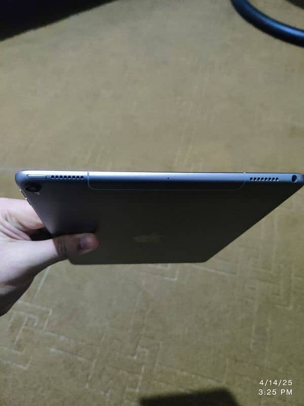 iPad pro 10.5 2017 64GB grey with box 9