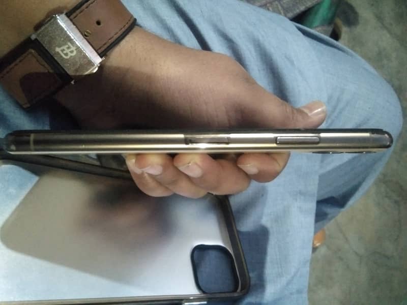 iPhone 11 Pro Max 256gb jv 4