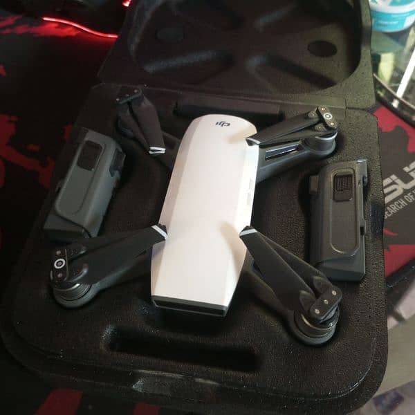 DJI Spark + Remote + Accessories 0