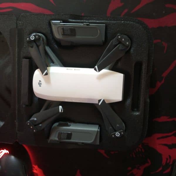 DJI Spark + Remote + Accessories 1