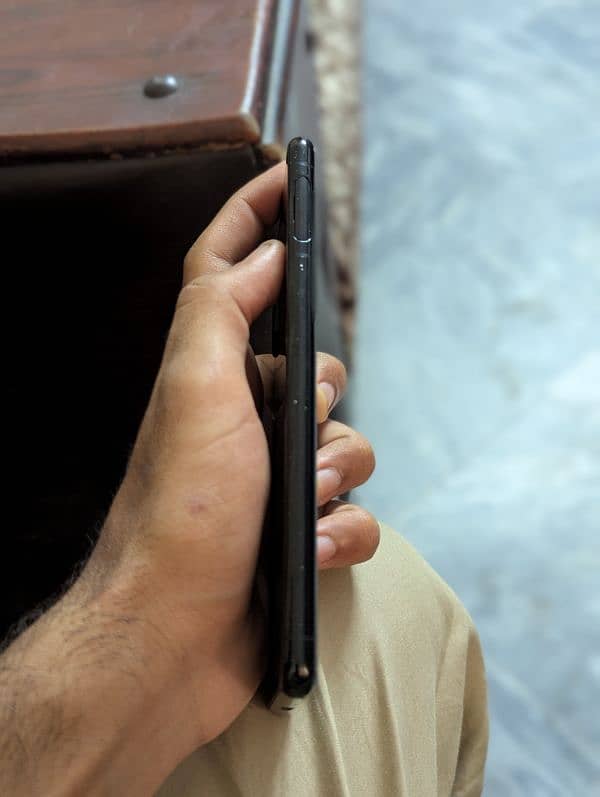 Sony Xperia 5 mark2 official pta 10/10 condition no open no repair 3