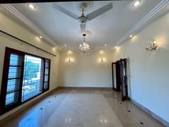 Defence 500 Yard Banglow Upper Portion For Rent