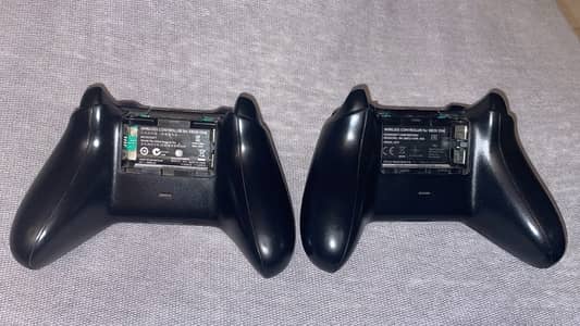 2 controllers and one main adopter - Controllers - 1100407285