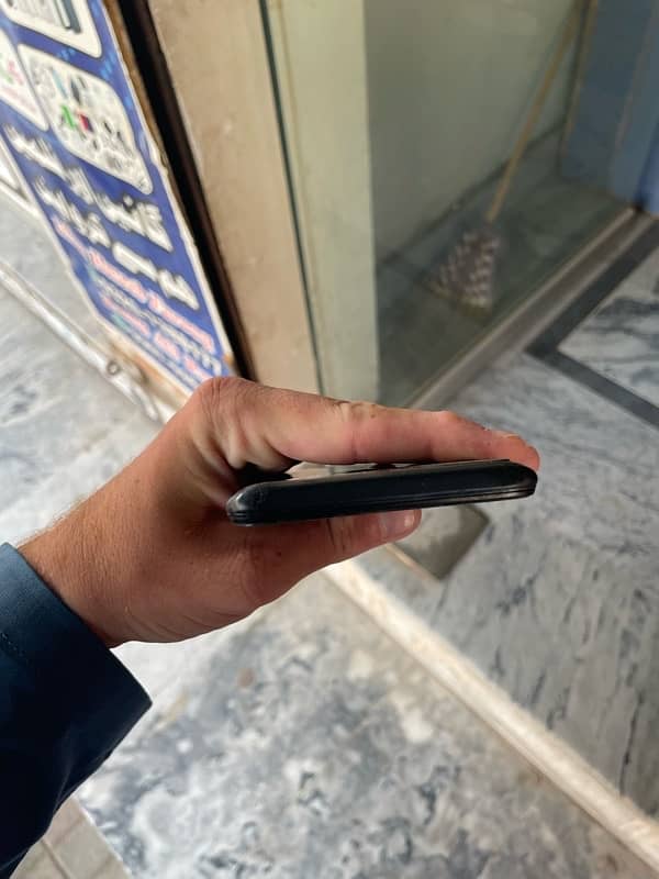 Infinix hot 10 4/64gb dual sim pta with box 8