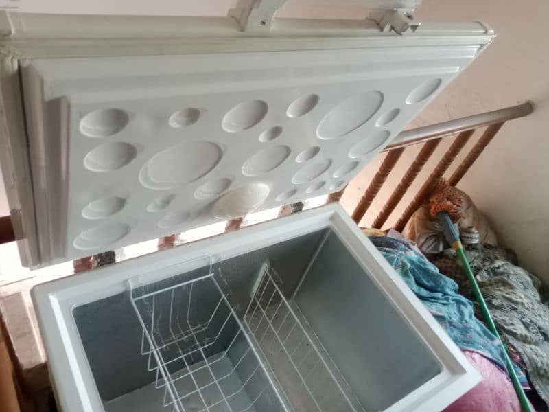 HAIER. DEEP FREEZER. medium size 1