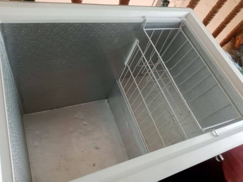 HAIER. DEEP FREEZER. medium size 2