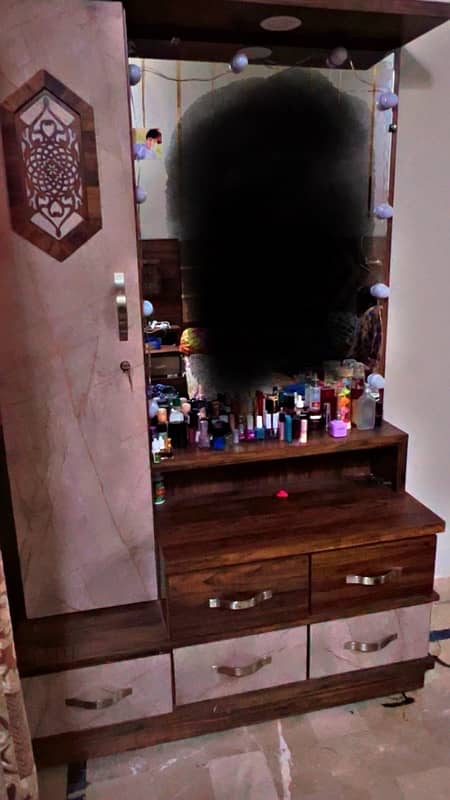 dressing table only 1
