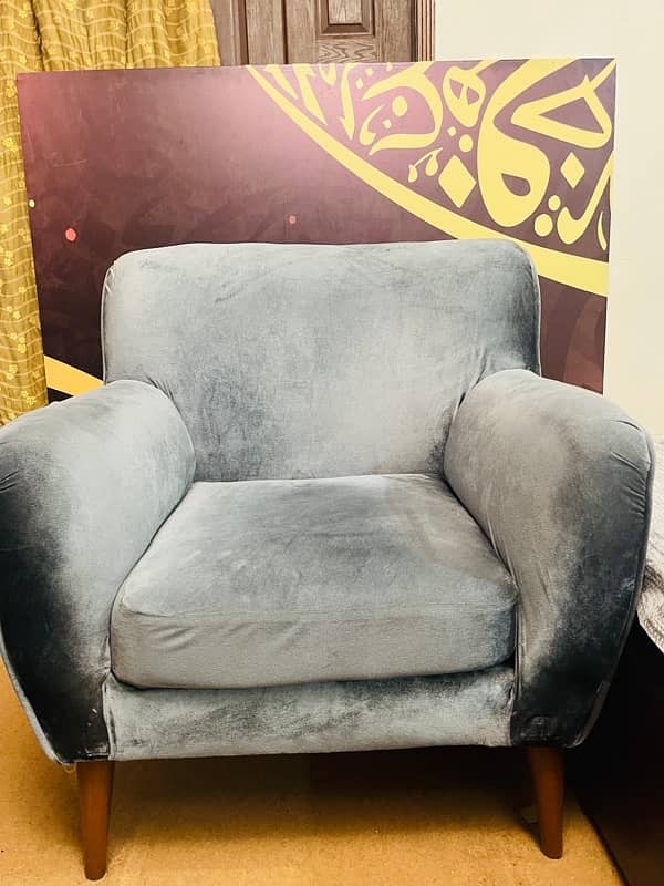 Luxurious Sofa For Home or Studio Use 2