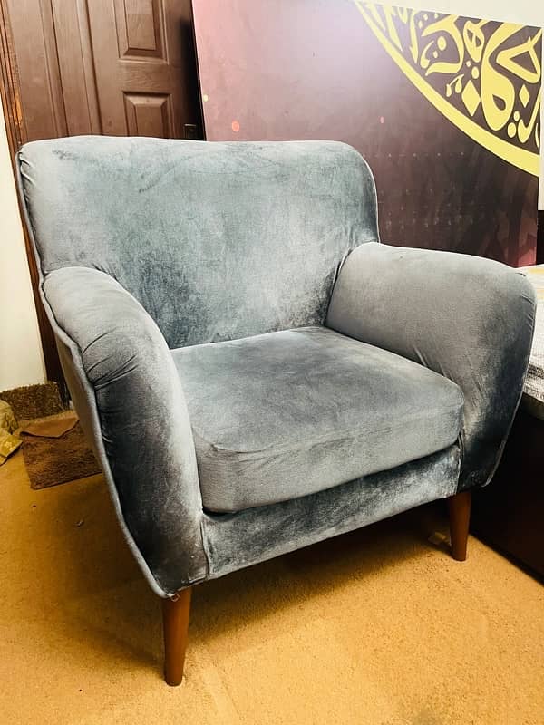 Luxurious Sofa For Home or Studio Use 0