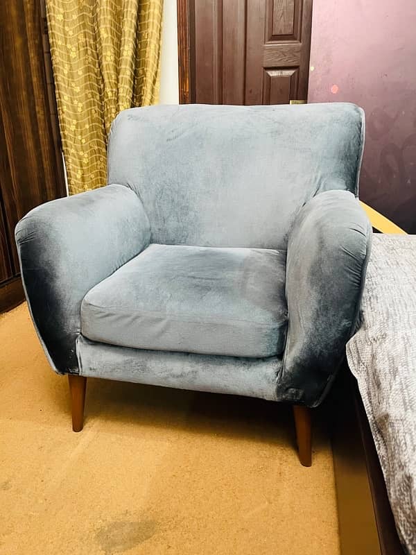 Luxurious Sofa For Home or Studio Use 1