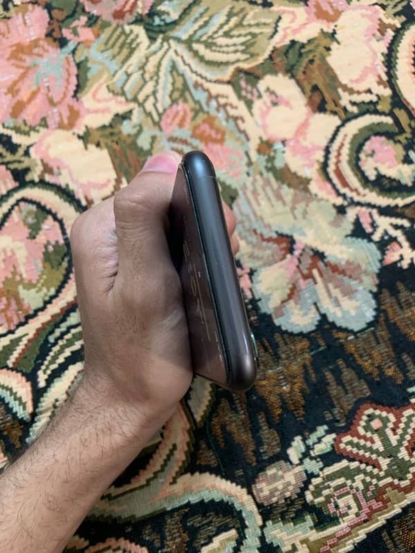 Iphone 11 sim working 1
