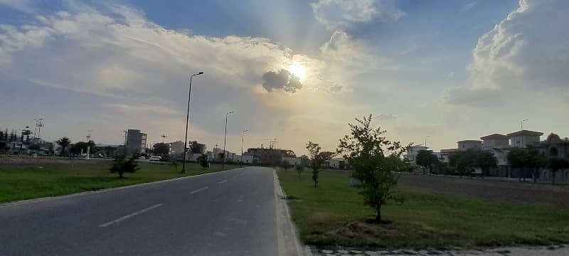 5 Marla Residential Plot Available. For sale Situated In Park View City - Diamond Block 40 Fit Road 6