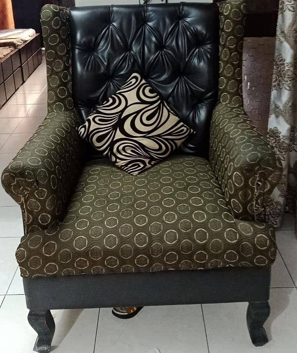 7 seater Sofa set in perfect condition 1